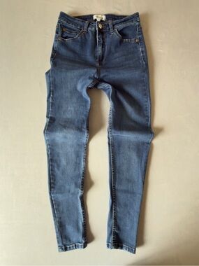 Women's Slim Fit Skinny Jeans in Medium Blue